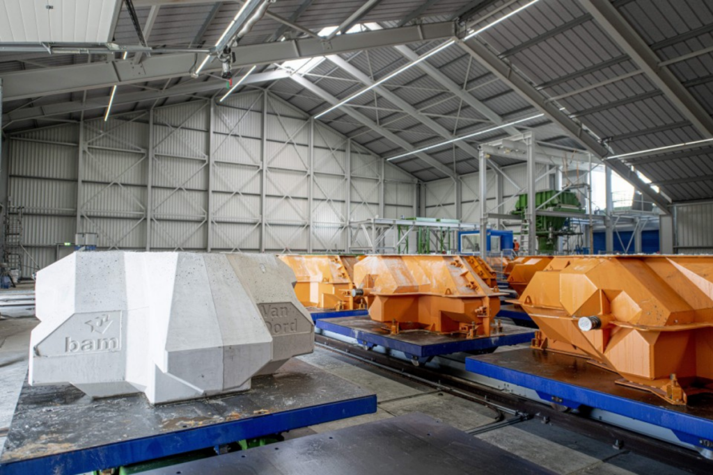 Prefab beton blokken versteviging afsluitdijk, mallen en productielijn systeem