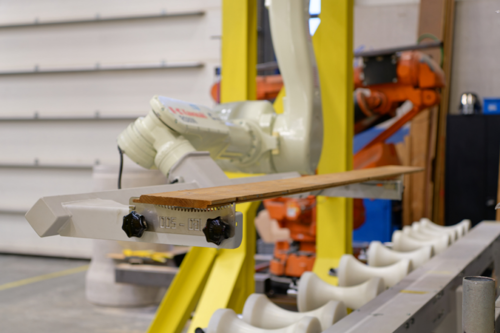 Robot voor transport van producten en elementen in de productielijn