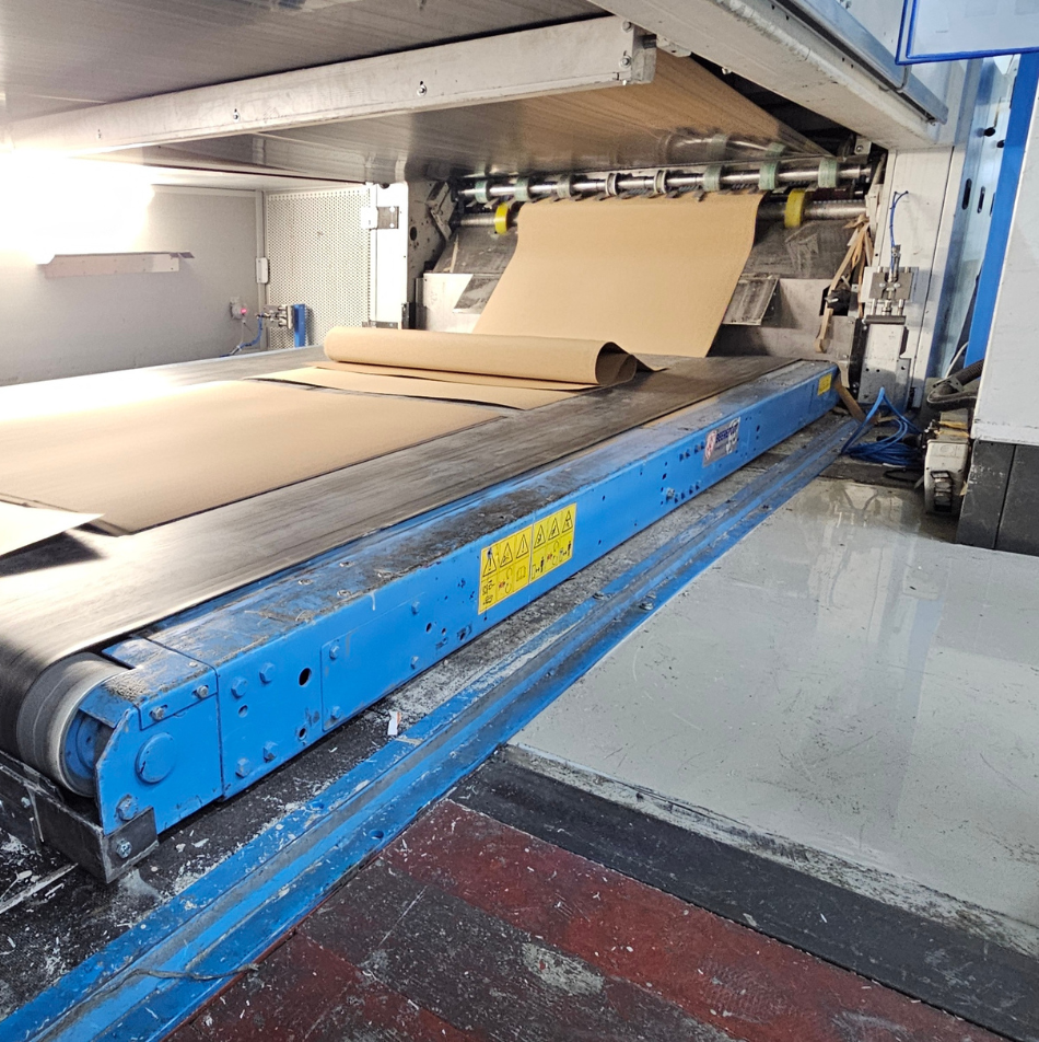 Watersnijinstallatie karton fabriek, machinebouw KTB Machinery