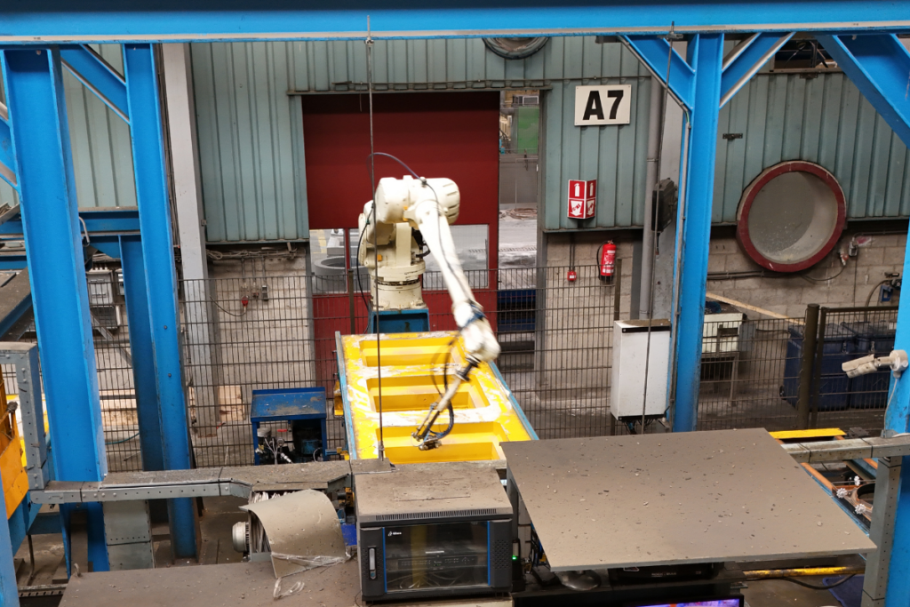 Robot voor het olien van mallen, prefab beton fabriek