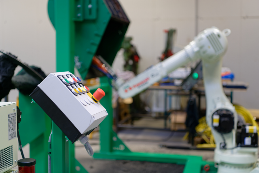 besturingspaneel robot, automatisering en programmering bij KTB Machinery