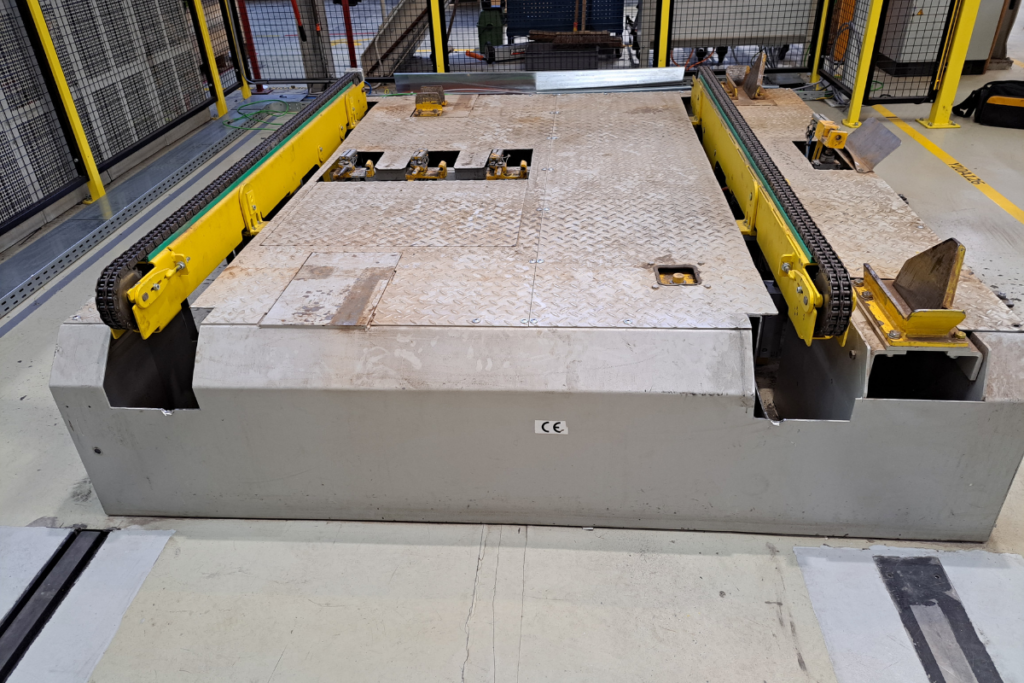 afvoeren van cabinepallets vanaf de bestaande ontgrendelbok