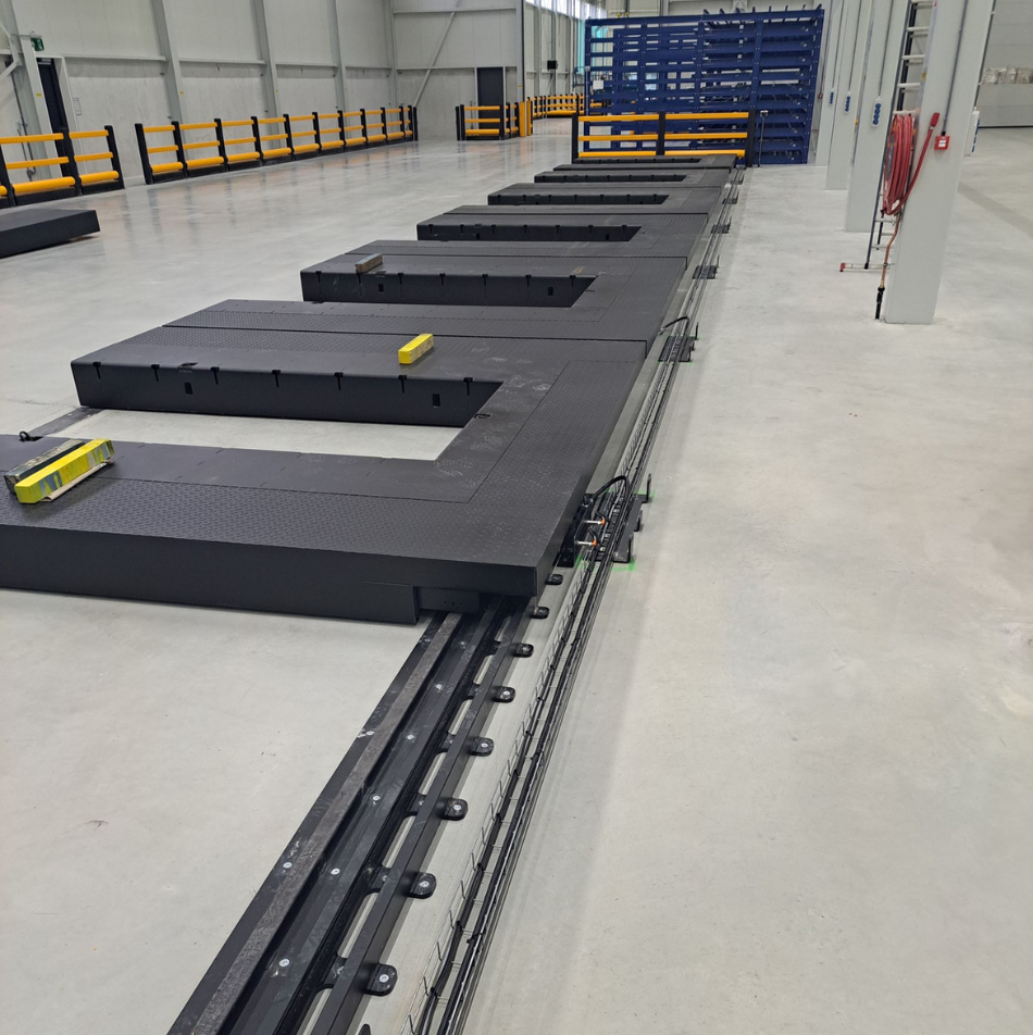 Assemblage lijn carrouselsysteem, movingfloor trafohuisjes