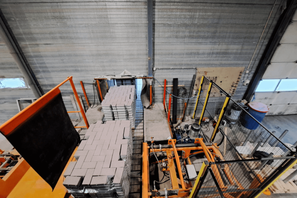 Pallet aanvoer installatie, uitbreiding transportbaan